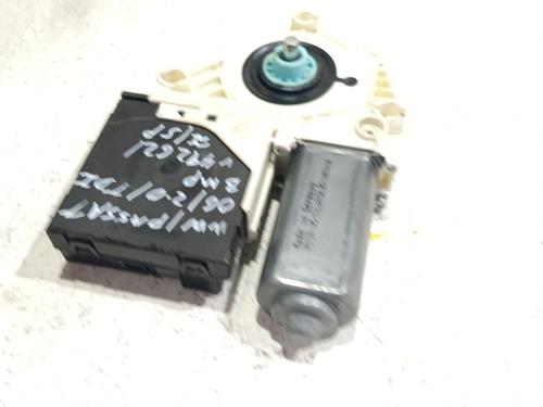 Left front window motor VW PASSAT B6 (3C2) 2.0 TDI | BP38726739E21 - Image 2
