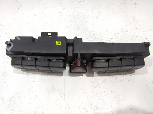 Switch MERCEDES-BENZ C-CLASS Coupe (CL203) | BP31754710I30