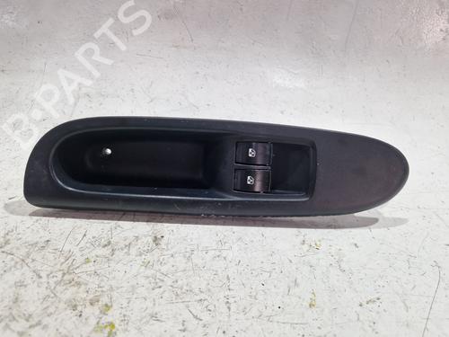 Comutador vidro frente esquerdo Comutador vidro frente esquerdo RENAULT CLIO II (BB_, CB_) 1.5 dCi (B/CB07) (65 hp) 36014286 36014286