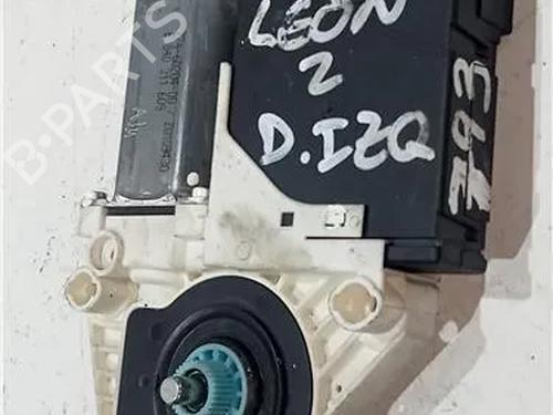 Portierruitmotor linksvoor SEAT LEON (1P1) 2.0 TDI 16V (140 hp) 23913453