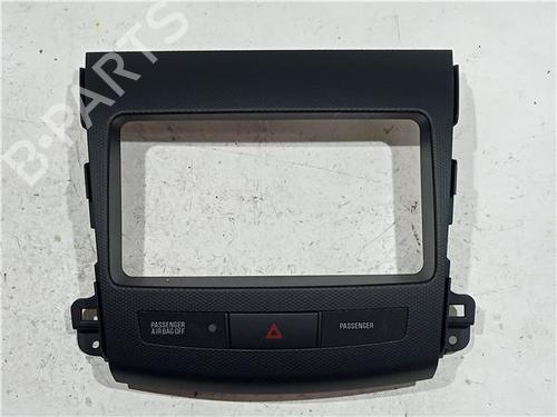 Used Middle console MITSUBISHI OUTLANDER II (CW_W) 2.0 DI-D (CW8W) (140 hp) 23921215