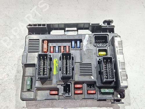 Caja reles / fusibles CITROËN BERLINGO / BERLINGO FIRST MPV (MF_, GJK_, GFK_) 1.9 D (MFWJZ) (70 hp) 30526271