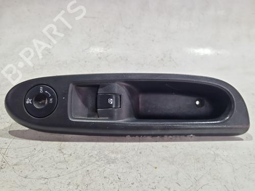 Used Right front window switch RENAULT CLIO II (BB_, CB_) 1.2 (BB0A, BB0F, BB10, BB1K, BB28, BB2D, BB2H, CB0A,... (58 hp) 33161637