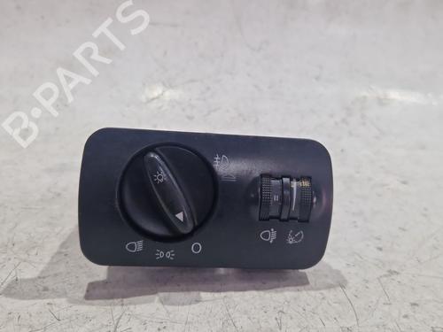 Used Headlight switch SEAT LEON (1M1) 1.6 (100 hp) 32859657