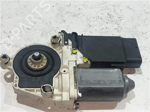 Vindusheismotor høyre bak VW BORA I (1J2) 1.9 SDI (68 hp) 23912738