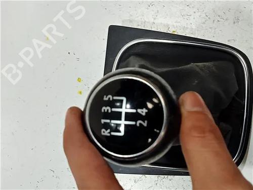 Used Shift knob VW GOLF VI (5K1) 1.6 TDI (105 hp) 23909218