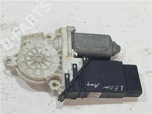 Vindusheismotor høyre foran SEAT LEON (1M1) 1.9 TDI (110 hp) 23913032