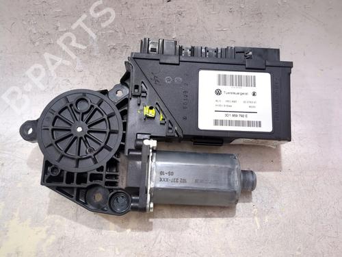 Moteur de lève-vitre avant droit PORSCHE CAYENNE (9PA) 3.2 (250 hp) 28691233