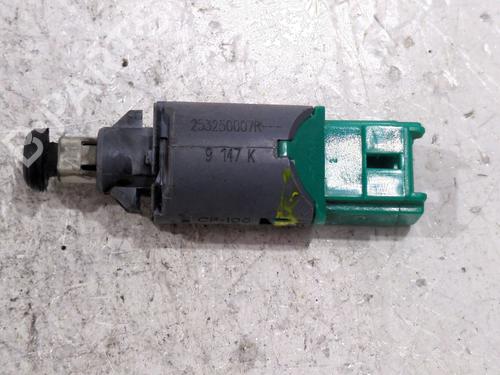 switch-renault-megane-iii-coupe-dz01_-2008-2009-2010-2011-2012-2013-2014-2015-2016-34122035 main image