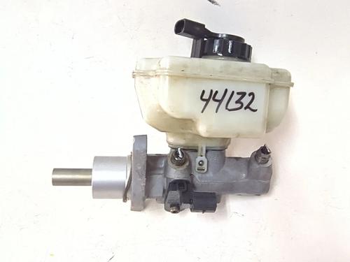 Used Brake master cylinder VW GOLF VI (5K1) 2.0 TDI (140 hp) 25485998