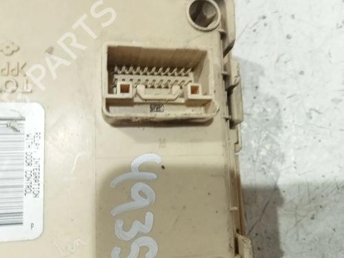 Fuse box TOYOTA AVENSIS (_T25_) 2.0 D-4D (CDT250_, CDT250R) | BP27338295E1 