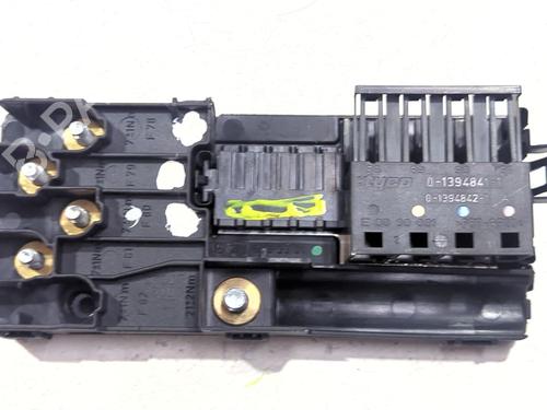 Used Fuse box Fuse box 38702832 38702832