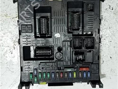 Zekeringkast PEUGEOT 407 (6D_) 2.0 HDi 135 (6DRHRH, 6DRHRE, 6DRHRG, 6DRHRJ) (136 hp) 24967673