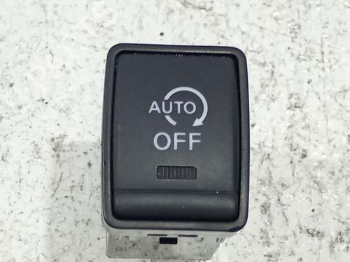 switch-nissan-micra-v-k14-2016-30936065 main image
