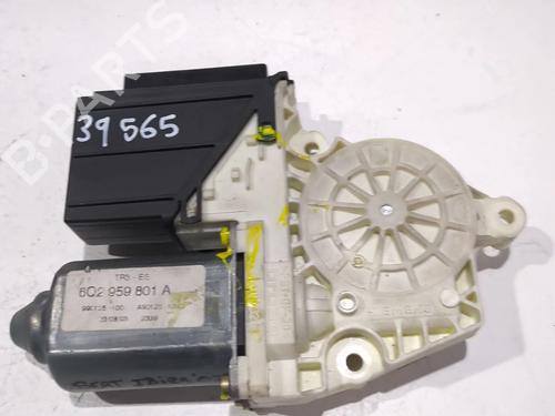 Rudehejsemotor forskærm højre SEAT IBIZA III (6L1) 1.9 TDI (100 hp) 23903081