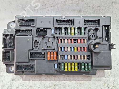 Used Fuse box MINI MINI (R56) Cooper (120 hp) 30527558