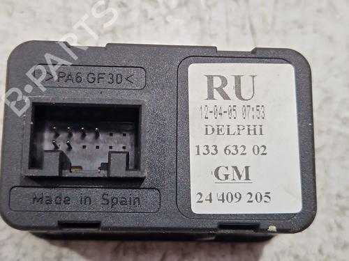 Mando elevalunas delantero izquierdo OPEL MERIVA A MPV (X03) 1.3 CDTI (E75) | BP30831122I27