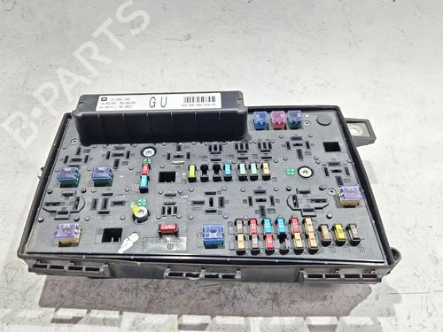 Used Fuse box OPEL ZAFIRA / ZAFIRA FAMILY B (A05) 1.7 CDTI (M75) (110 hp) 30526291