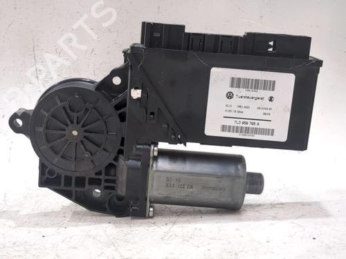 Vindusheismotor venstre bak VW TOUAREG (7LA, 7L6, 7L7) 2.5 R5 TDI (174 hp) 28623152