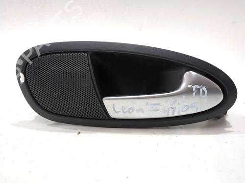 Høyre bak invendig håndtak SEAT LEON (1P1) 1.6 TDI (105 hp) 26673758
