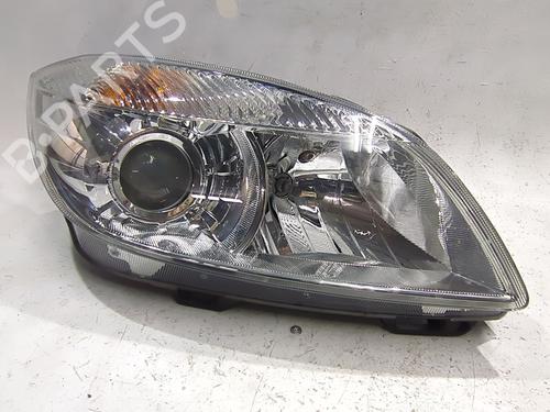 Used Right headlight SKODA FABIA II (542) 1.6 TDI (90 hp) 32010352