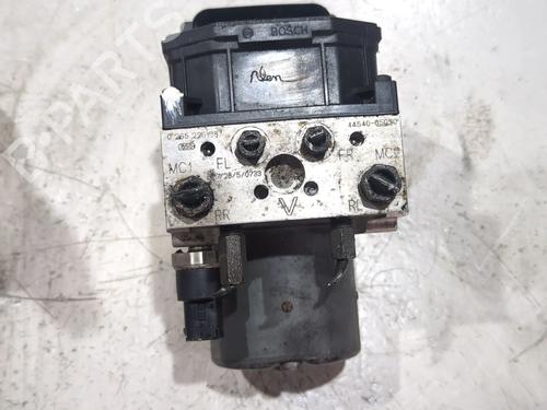 Used ABS pump TOYOTA AVENSIS (_T25_) 2.0 D-4D (CDT250_, CDT250R) (116 hp) 26673504