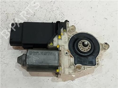 Rudehejsemotor forskærm venstre SEAT LEON (1M1) 1.9 TDI (110 hp) 23912465