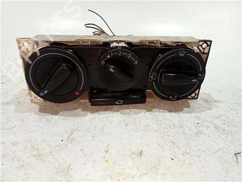 Airco bedieningspaneel VW TRANSPORTER T4 Van (70A, 70H, 7DA, 7DH) 1.9 TD (68 hp) 23929834