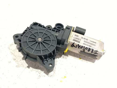 Rudehejsemotor forskærm venstre Rudehejsemotor forskærm venstre FIAT STILO (192_) 1.9 JTD (192_XF1A) (80 hp) 39901185 39901185