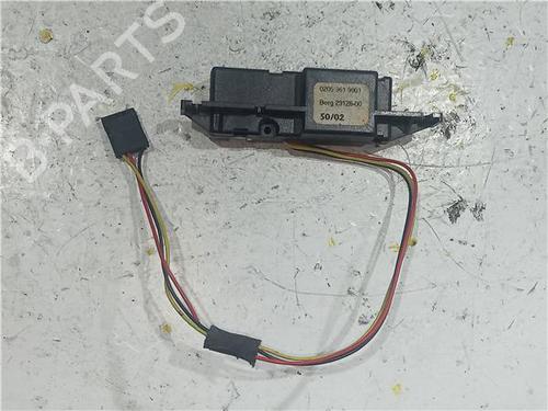 Used Antenna/Base AUDI A3 (8P1) 2.0 TDI 16V quattro (140 hp) 23917498