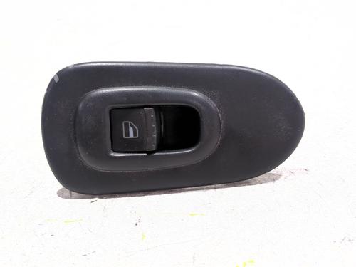 Interrupteur de vitre avant droite SEAT LEON (1M1) 1.9 TDI (110 hp) 30656202