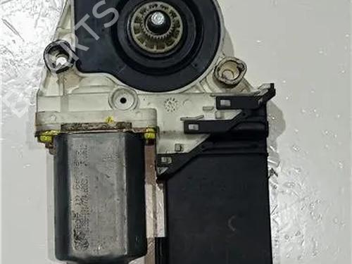 Rudehejsemotor forskærm højre SEAT TOLEDO II (1M2) 1.9 TDI (110 hp) 23912394