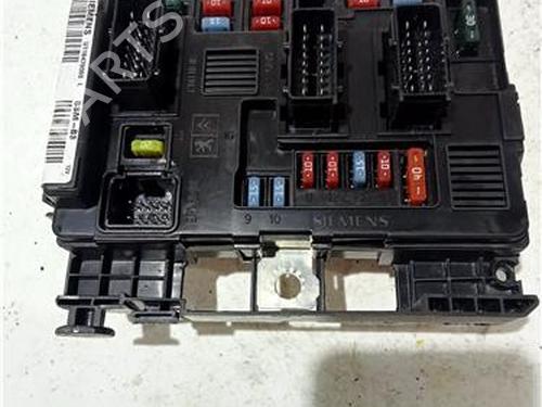 Used Fuse box Fuse box 39588244 39588244