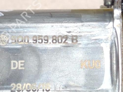 Right front window motor SEAT LEON ST (5F8) 1.6 TDI 4Drive | BP26542468E20 