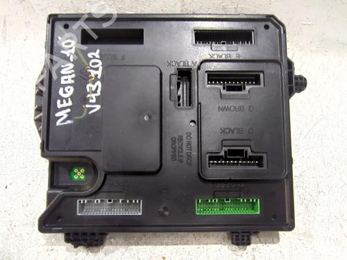 Used Fuse box RENAULT MEGANE III Hatchback (BZ0/1_, B3_) 1.9 dCi (BZ0N, BZ0J) (131 hp) 29388456