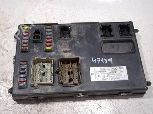 Used Fuse box VOLVO S60 I (384) 2.4 D (130 hp) 26579396