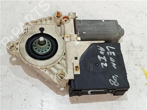 Moteur de lève-vitre avant gauche SEAT LEON (1P1) 2.0 TDI 16V (140 hp) 23913163