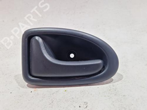 Venstre foran invendig håndtak RENAULT CLIO II (BB_, CB_) 1.9 D (B/CB0E, BB0J) (64 hp) 29700406