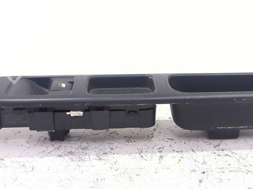 Used Right front window switch Right front window switch PEUGEOT 307 (3A/C) 2.0 HDi 90 (90 hp) 40228585 40228585