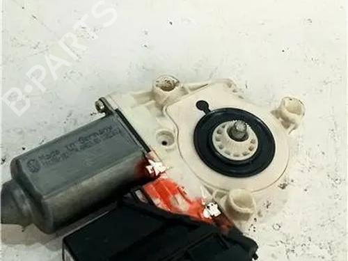 Rudehejsemotor forskærm højre SEAT IBIZA III (6L1) 1.9 TDI (131 hp) 23911228