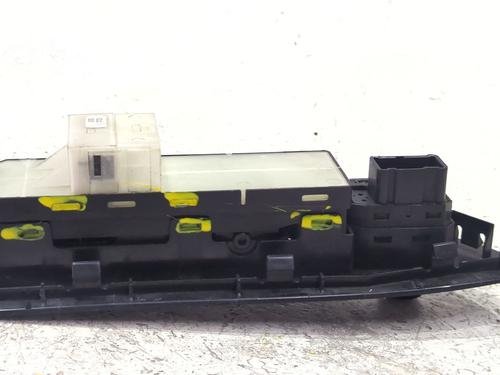 Left front window switch SUZUKI GRAND VITARA II (JT, TE, TD) 1.9 DDiS All-wheel Drive (JT419, TD44, JB419WD, JB419XD,... | BP39638182I27 - Image 2