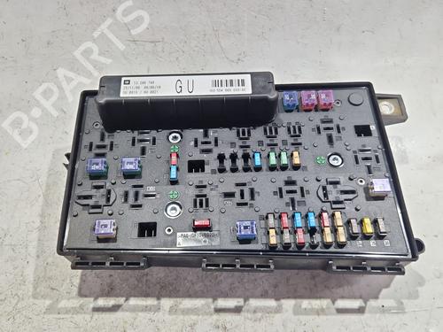 Used Fuse box Fuse box OPEL ASTRA H GTC (A04) 1.9 CDTI (L08) (120 hp) 32744930 32744930
