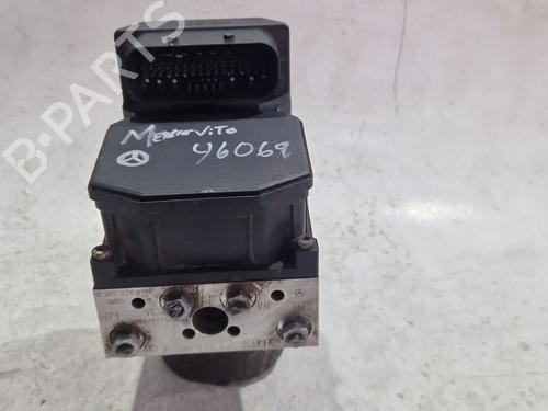 Used ABS pump ABS pump MERCEDES-BENZ VITO Bus (W638) 108 CDI 2.2 (638.194) (82 hp) 33320328 33320328