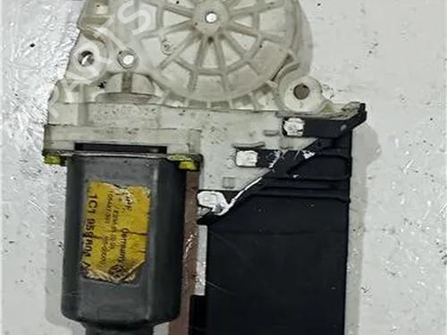 Rudehejsemotor forskærm venstre VW BORA I (1J2) 1.9 SDI (68 hp) 23912910