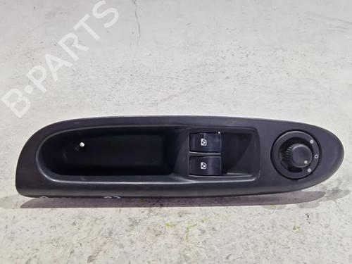Raamschakelaar links voor RENAULT CLIO II (BB_, CB_) 1.2 16V (BB05, BB0W, BB11, BB27, BB2T, BB2U, BB2V, CB05,... (75 hp) 29700719