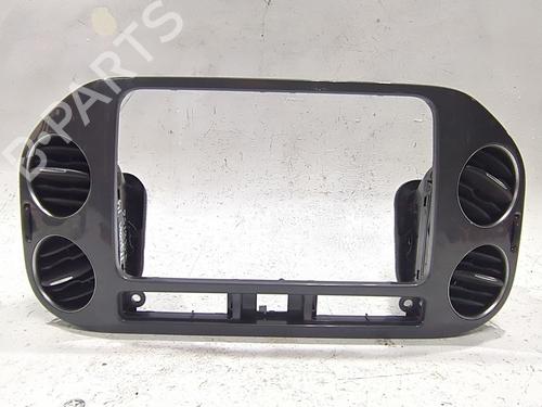 Used Air vent VW TIGUAN (5N_) 2.0 TDI 4motion (140 hp) 31871303