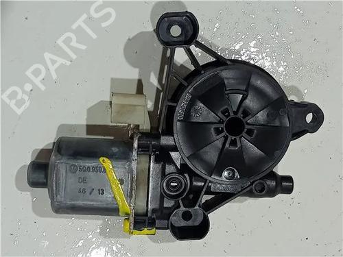 Rudehejsemotor bagstkærm højre AUDI A3 (8V1, 8VK) 2.0 TDI (150 hp) 23922027
