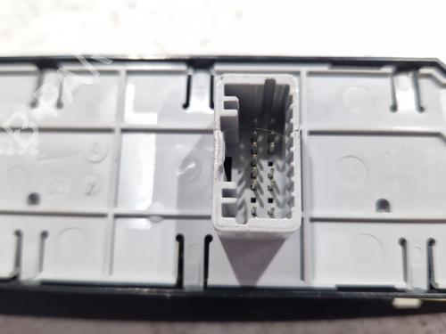 Left front window switch RENAULT SCÉNIC III (JZ0/1_) 1.5 dCi | BP32655982I27