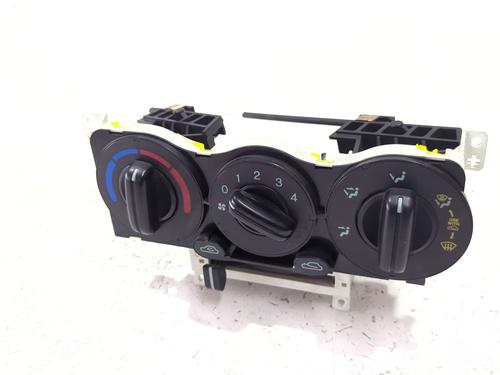 Używane Panel klimatyzacji / ogrzewania Panel klimatyzacji / ogrzewania HYUNDAI GETZ (TB) 1.5 CRDi (82 hp) 37088978 37088978