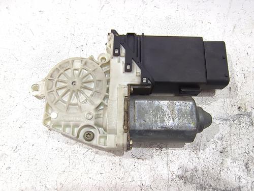 Moteur de lève-vitre avant gauche SEAT TOLEDO II (1M2) 1.9 TDI (110 hp) 31872647